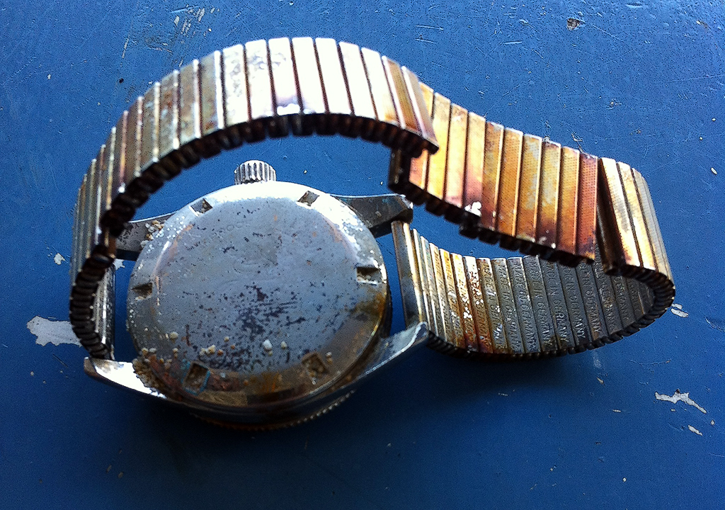 Submerged in the sea water for about 4 months, the watch replica looked worn, but in surprisingly good condition.. 