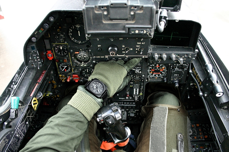 Bell_Ross_BR01-94_cockpit_jet_fighter