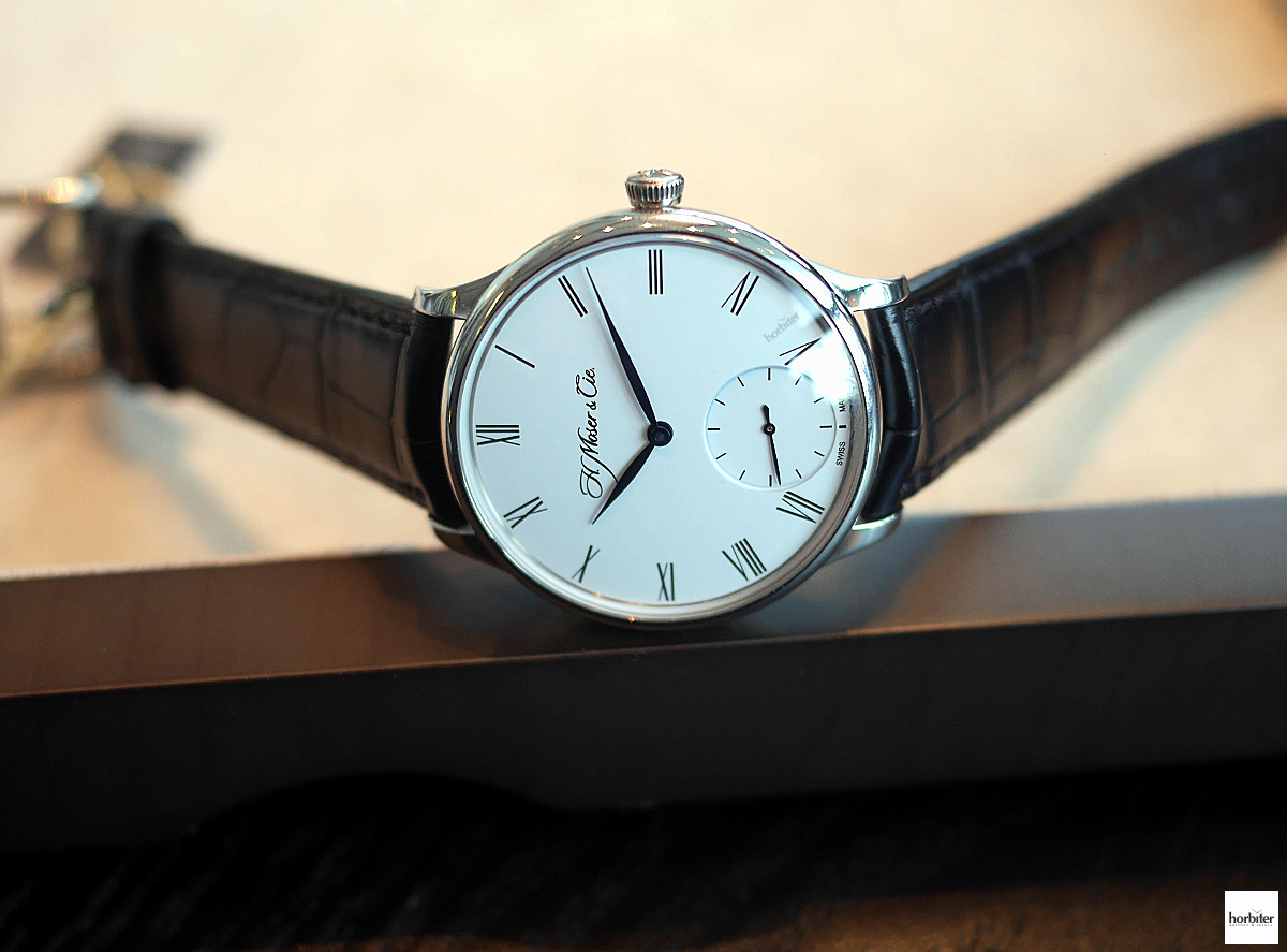 Moser_Cie_Venturer_Small_Seconds_White_Gold_white_dial_4