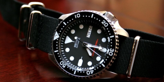Cool And Stylish Replica SEIKO SKX007 Mens Watch Hands On